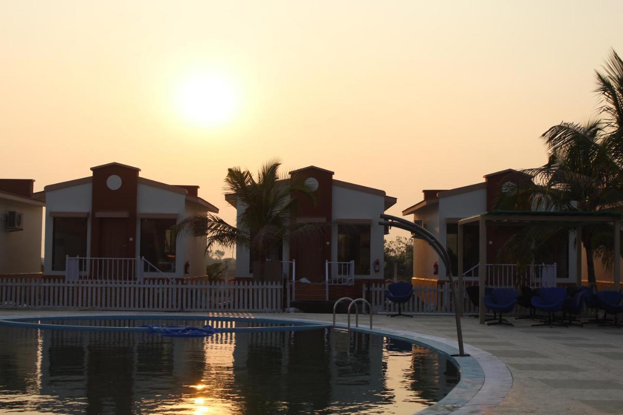 Flamingo Club And Resort Una 3 Km Away From Diu Check Post Kültér fotó