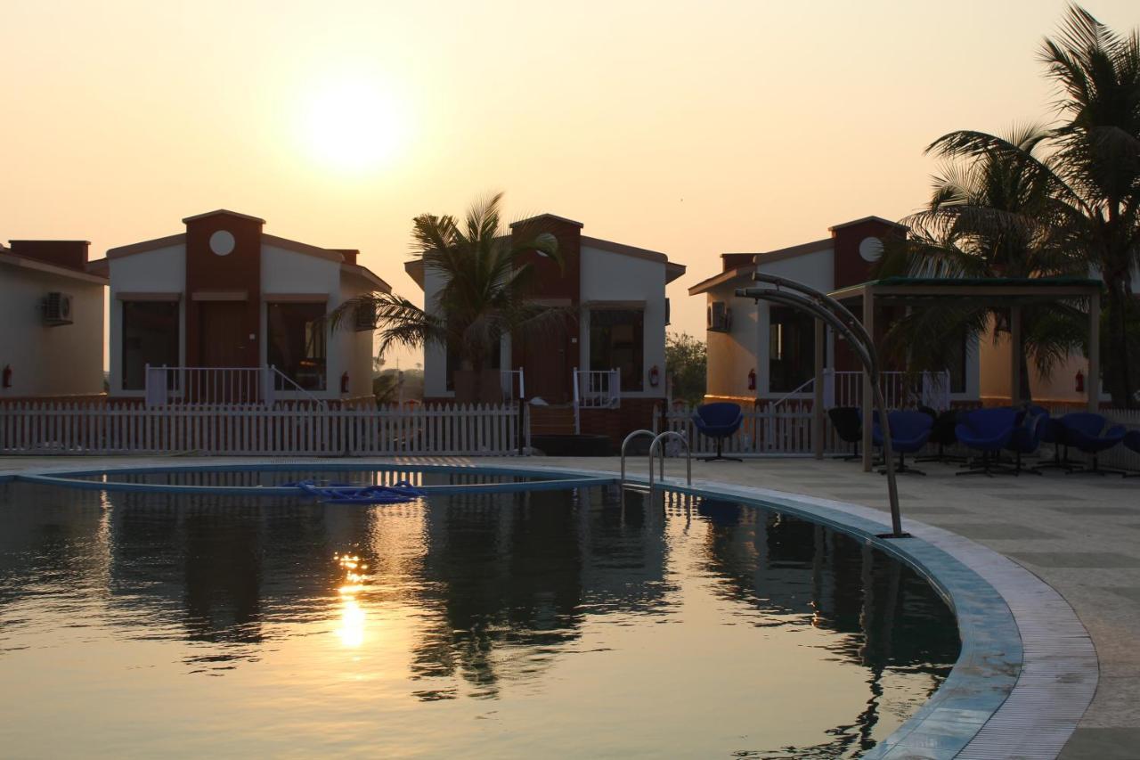 Flamingo Club And Resort Una 3 Km Away From Diu Check Post Kültér fotó