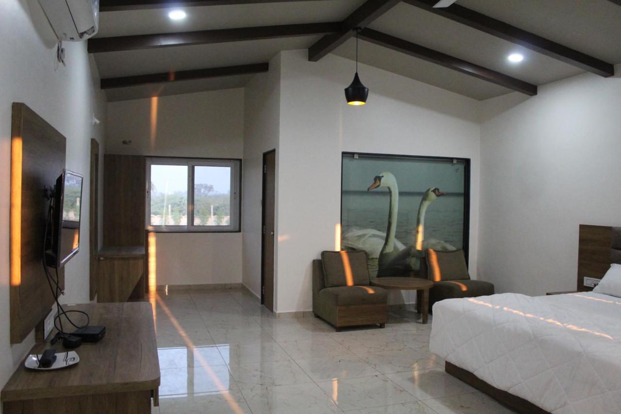 Flamingo Club And Resort Una 3 Km Away From Diu Check Post Kültér fotó