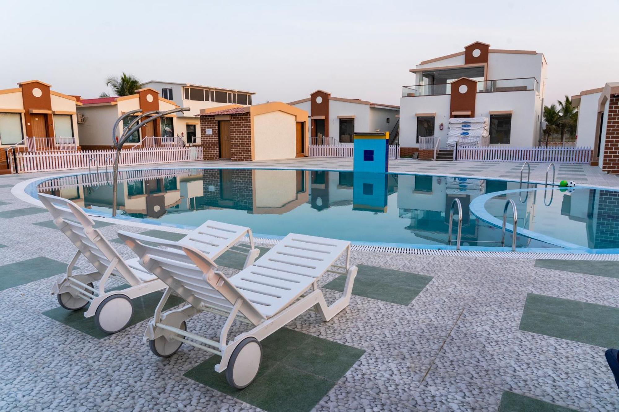 Flamingo Club And Resort Una 3 Km Away From Diu Check Post Kültér fotó