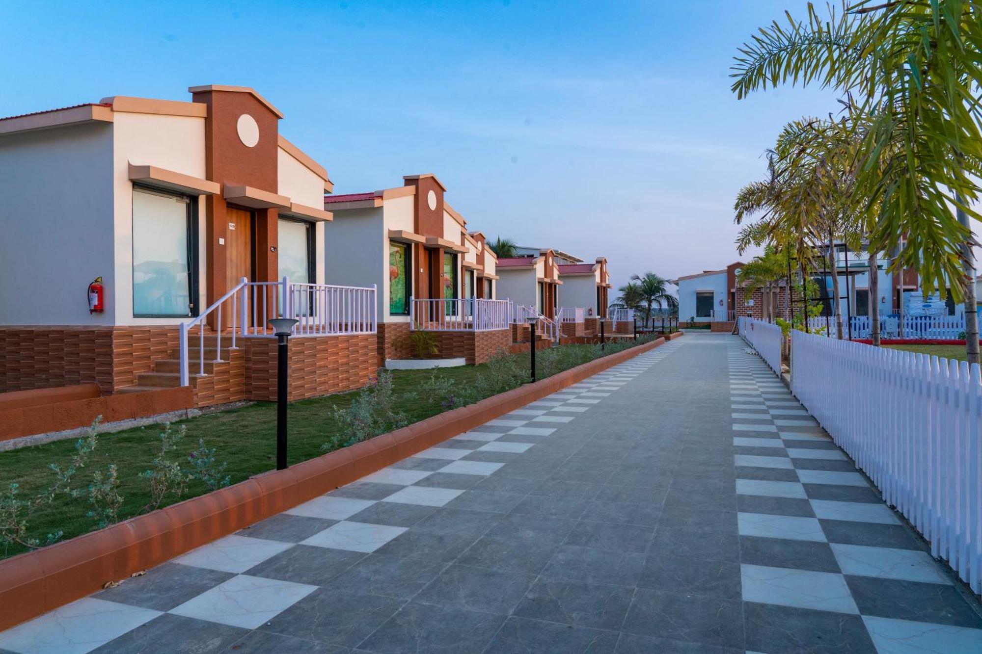 Flamingo Club And Resort Una 3 Km Away From Diu Check Post Kültér fotó