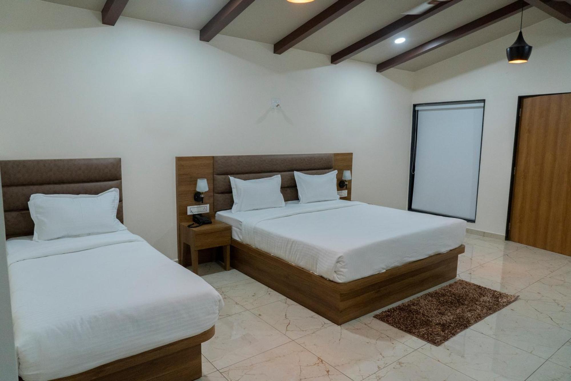 Flamingo Club And Resort Una 3 Km Away From Diu Check Post Kültér fotó